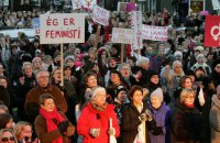 В Ісландії десятки тисяч жінок вийшли на страйк, вимагаючи рівну з чоловіками оплату праці