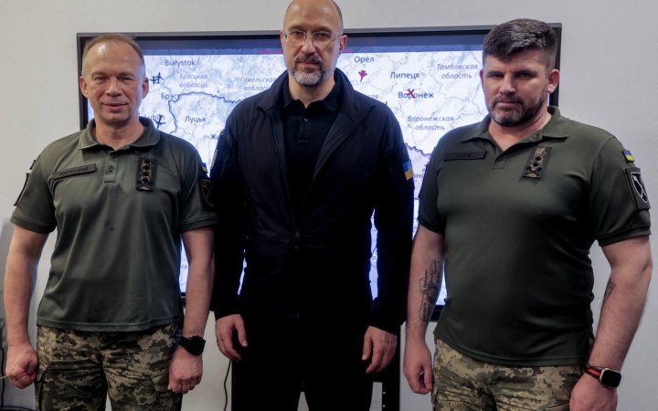 Шмигаль обговорив із генералом Сирським постачання озброєння для Сил оборони