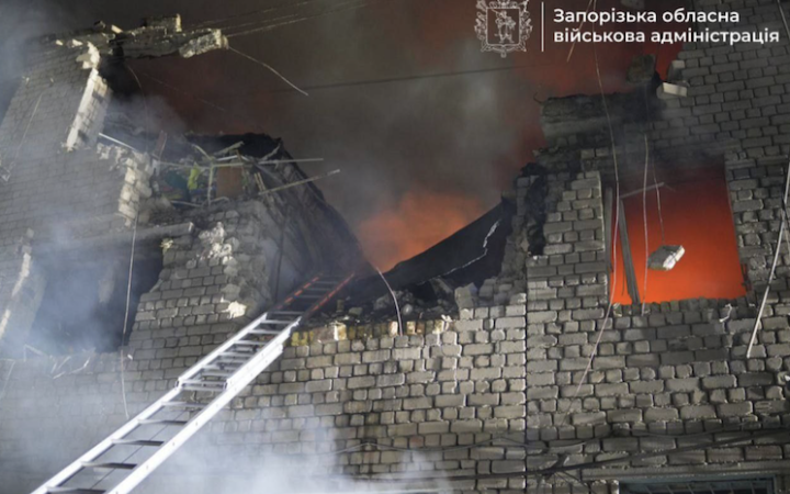 Унаслідок удару по Запоріжжю поранена 31 людина. Росіяни атакували завод Укрзалізниці (оновлено)