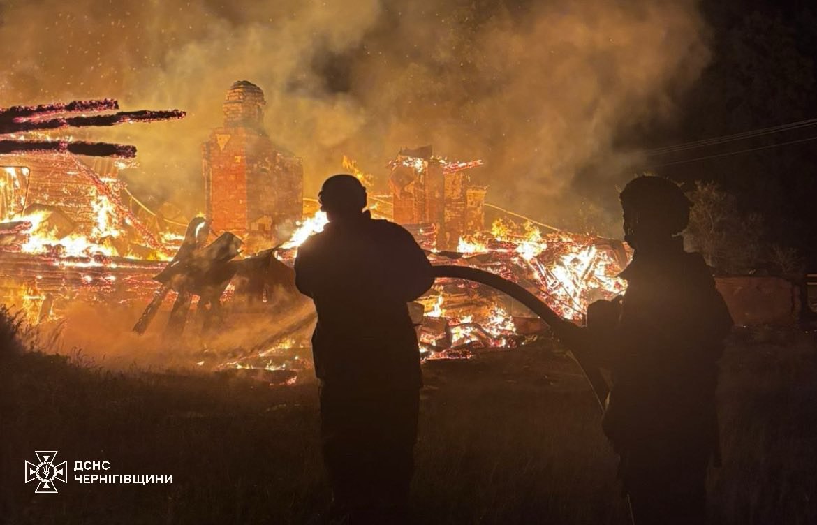 На Чернігівщині через російський дрон згоріла школа