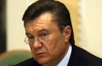 Янукович обещает детям жилье, деньги и семью