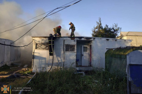 На базі відпочинку в Затоці сталася масштабна пожежа