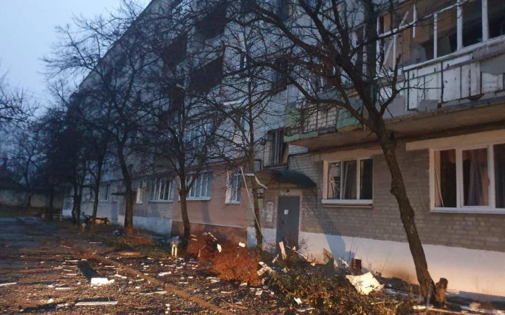 Окупанти обстріляли багатоповерхівку на Харківщині