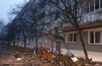 Окупанти обстріляли багатоповерхівку на Харківщині