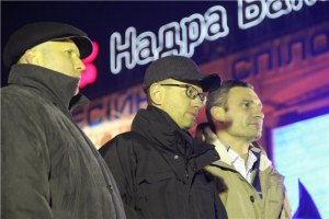 Майдан поручил оппозиции выйти из переговоров с Януковичем