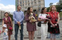 В Киеве прошла акция "Самолетики для Выговского" в поддержку украинского политзаключенного
