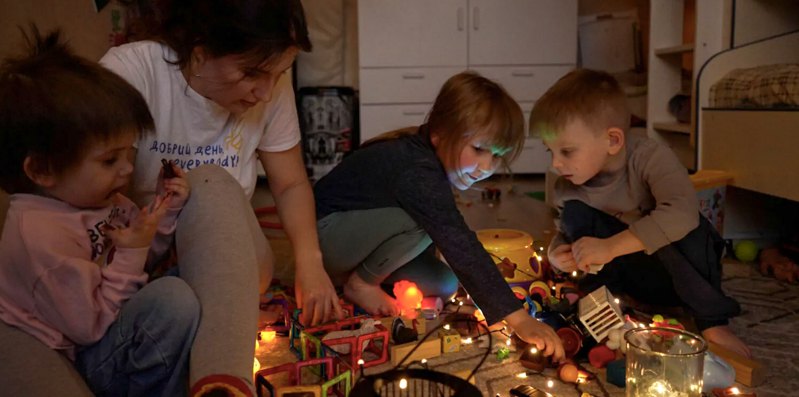 Людмила Львова з усиновленими дітками 