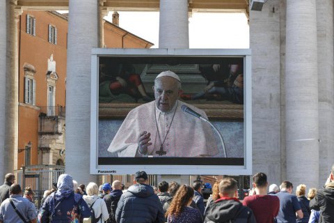 Через коронавірус Папа Римський уперше провів недільну проповідь по відеотрансляції