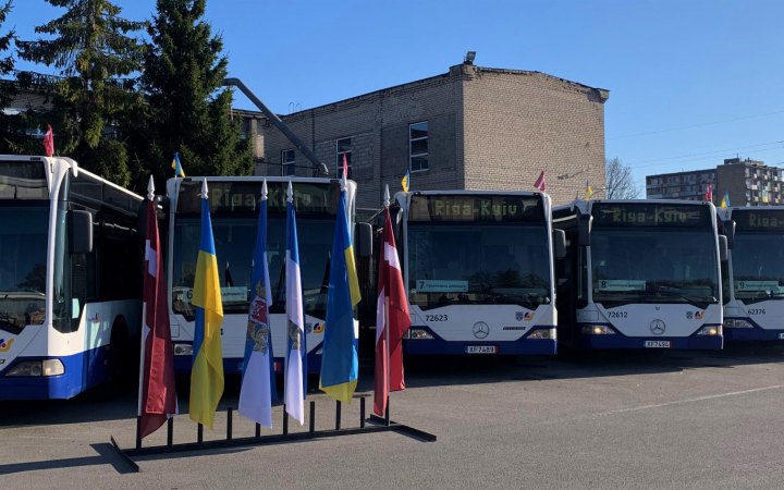 Рига передала Києву 11 міських автобусів, а також гумдопомогу для жителів столиці та області, - Міщенко
