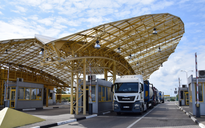 Польські перевізники анонсували перекриття руху на пункті пропуску "Ягодин-Дорогуськ"