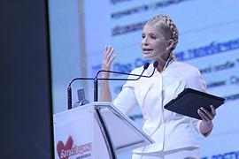 Тимошенко спорит на iPad, что Янукович не выговорит столицу Брунея