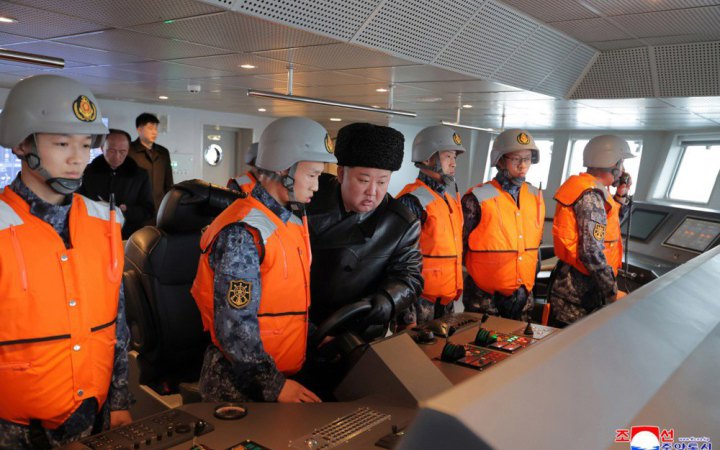 Кім Чен Ин оглянув новий есмінець Північної Кореї