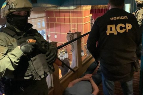 В киевском ресторане задержали группировку, вымогавшую $20 тыс. у бизнесмена