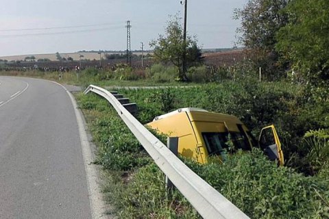 У Болгарії мікроавтобус зіткнувся з фурою, 18 людей постраждали