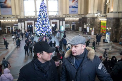 ​КГГА и "Укрзализныця" обещают к маю сделать центральный ж/д вокзал современным и комфортным