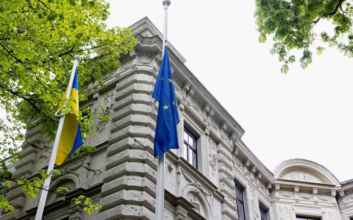 Посольство України в Латвії урочисто підняло прапор ЄС з нагоди Дня Європи