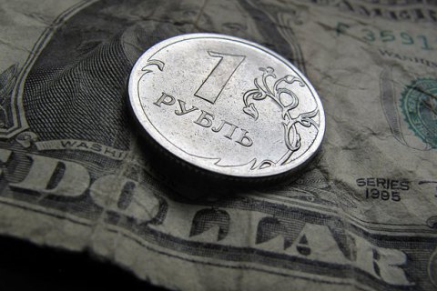 Рубль упав до мінімуму за півроку