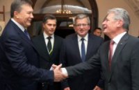 Янукович начал переговоры с президентами трех европейских стран