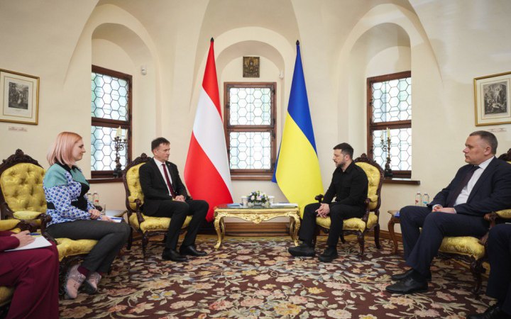 Володимир Зеленський прийняв вірчі грамоти від послів Австрії та Казахстану