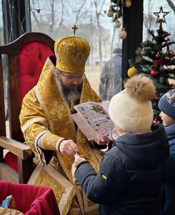 Владика Федір в образі Миколая