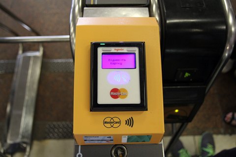 Киевское метро объяснило проблемы с PayPass проблемным чипом в картах
