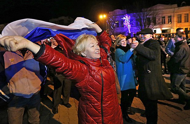 Крымчане после референдума на пл. Ленина в Симферополе, март 2014 г.