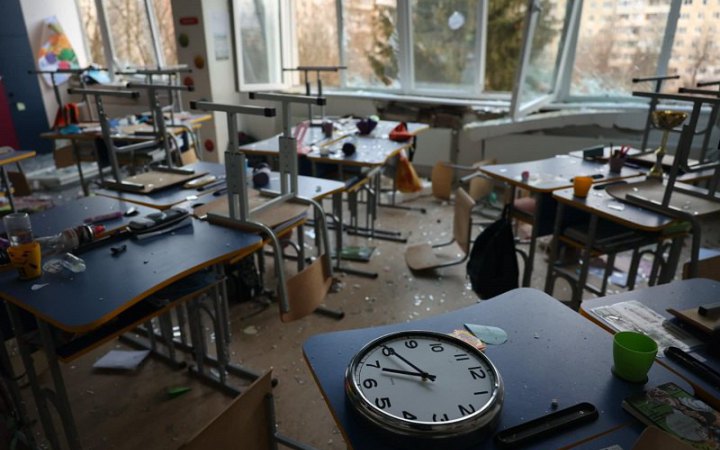 Мер Львова показав наслідки ранкової атаки росіян: постраждало дві школи та дитадок 