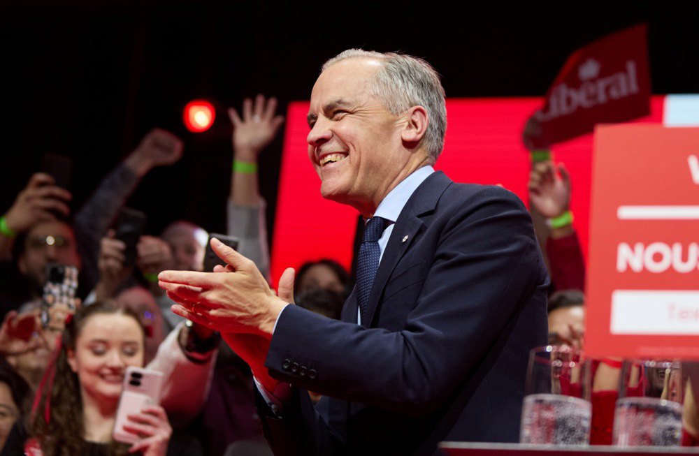  Прем'єр-міністр Канади Марк Карні святкує свою перемогу на виборах на заході Ліберальної партії в Оттаві, 28
квітня 2025 року.