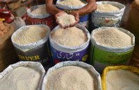 Індія дозволила експорт білого рису, який застряг у портах