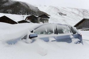 В Крыму из-за снегопада нарушено движение транспорта