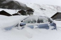 В Крыму из-за снегопада нарушено движение транспорта