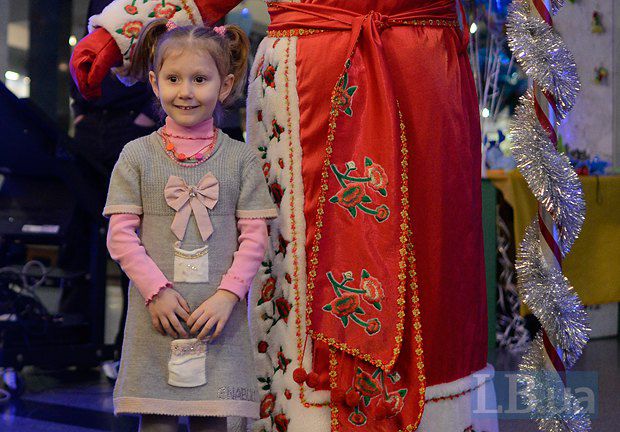Несмотря на грядущее появление премьер-министра, атмосфера во Дворце Украина царила волшебная. Разве можно не радоваться, глядя на таких детей?