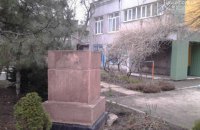 У Маріуполі чиновниця сховала пам'ятник Феліксу Дзержинському