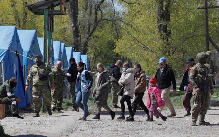 Майже дві тисячі маріупольців чекають на евакуацію біля Бердянська, відкрито коридор з Енергодара 