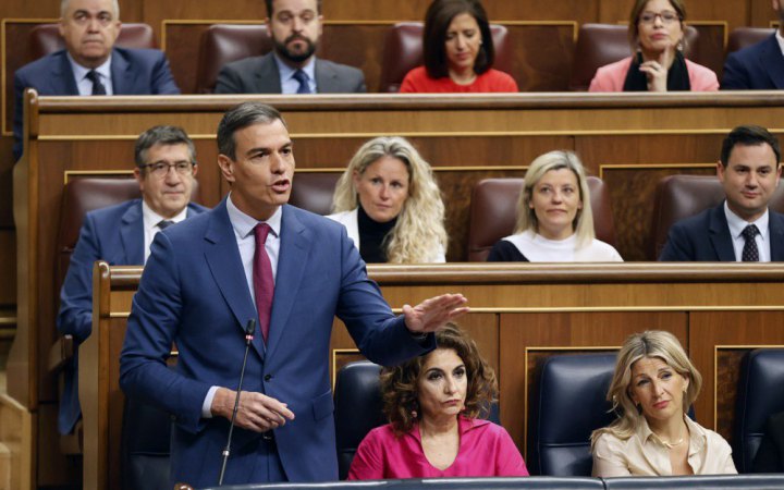 Прем'єр Іспанії призупинив виконання обов'язків і думає про відставку