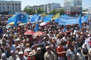 В Симферополе проходит всекрымский траурный митинг