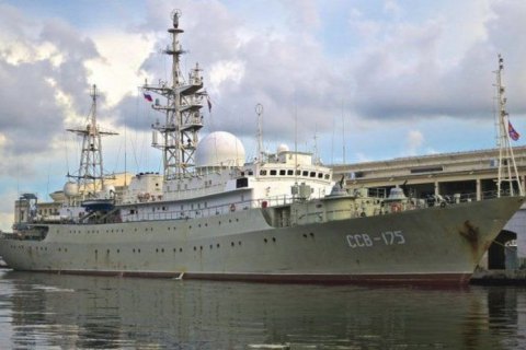 Російський корабель-розвідник здійснює небезпечні маневри біля берегів США