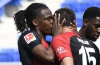 Бундеслига не будет наказывать игроков "Герты" за поцелуй после забитого гола в матче чемпионата