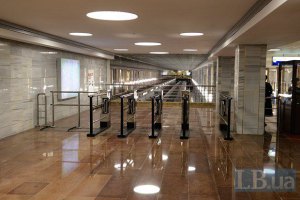 Столичне метро почало закривати вестибюлі через брак грошей