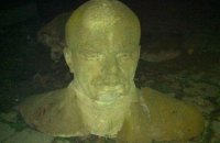 В Донецкой области снесли еще один памятник Ленину