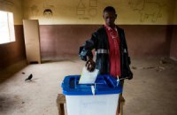 Правящая партия набирает конституционное большинство в Зимбабве