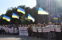 В Днепропетровске прошла акция протеста против закрытия магазинов second hand