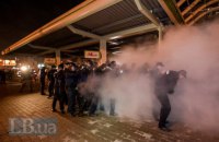 Семь полицейских получили травмы в столкновениях у АЗС на Ревуцкого