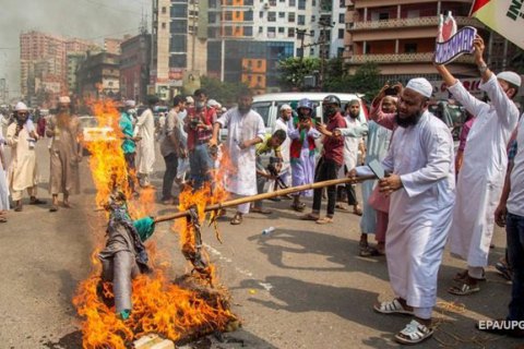 В Бангладеш вспыхнули многотысячные митинги против Макрона