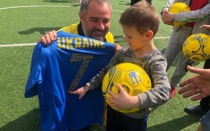 Збірна України з футболу представила новий дизайн форми гравців