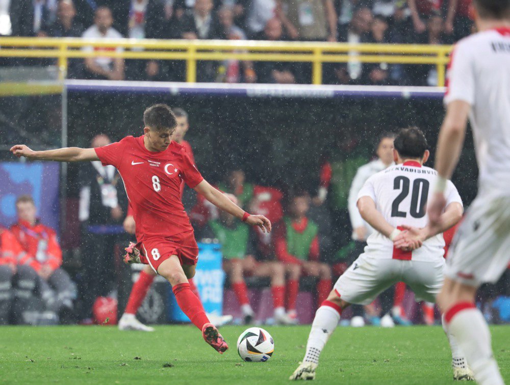 Арда Гюлер з Туреччини забиває та робить рахунок 2-1 під час футбольного матчу групи F Євро-2024 між Туреччиною та Грузією, Дортмунд, Німеччина.