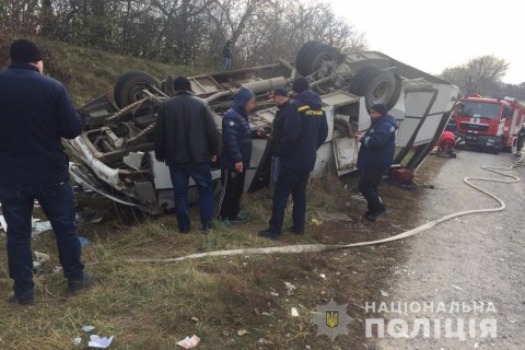 Біля Кам'янець-Подільського перекинувся рейсовий автобус, вісім чоловік травмувалися - портал новин LB.ua