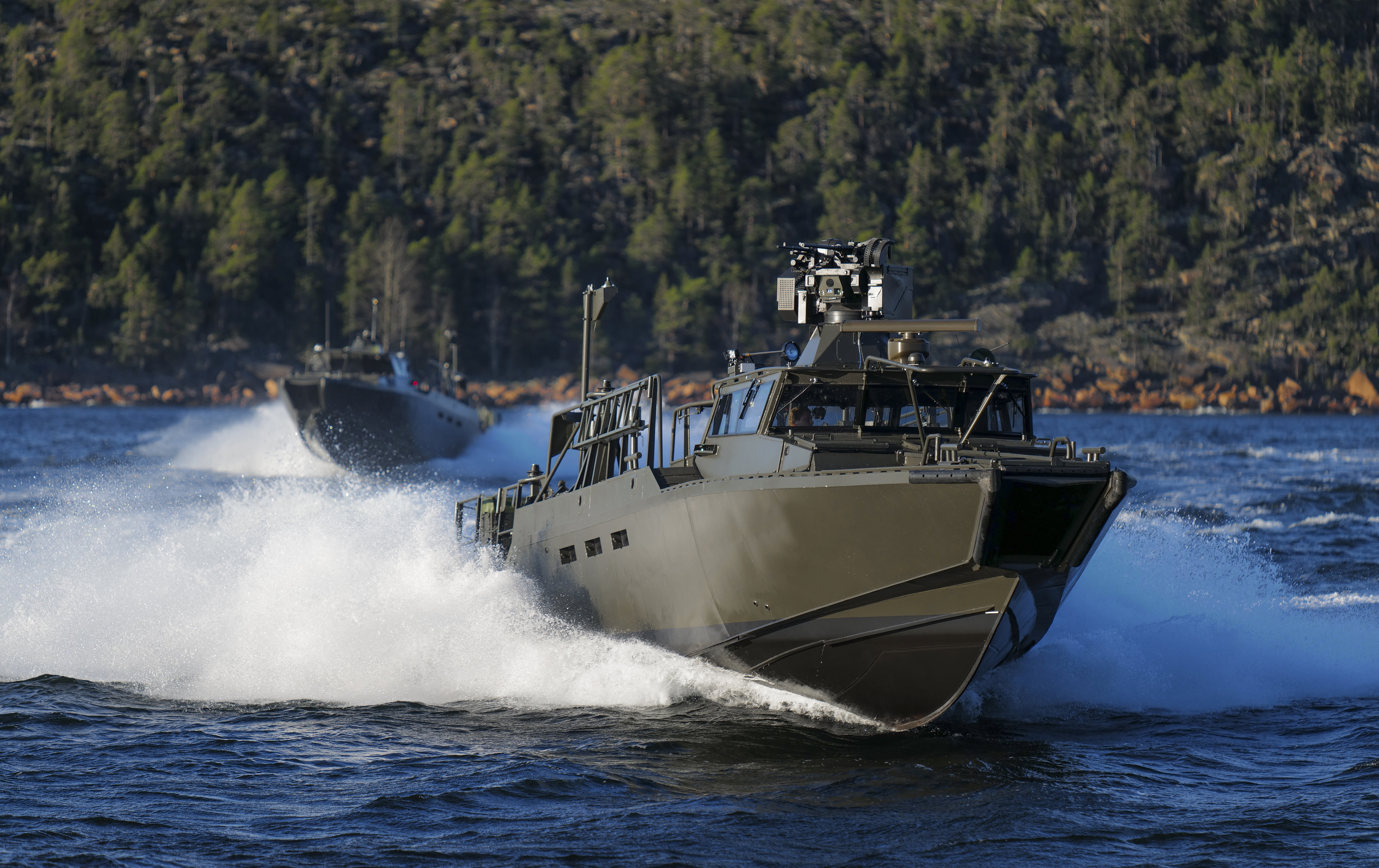 Шведський швидкісний бойовий катер <i>Combat Boat 90</i> виробництва компанії <i>Saab</i>. 