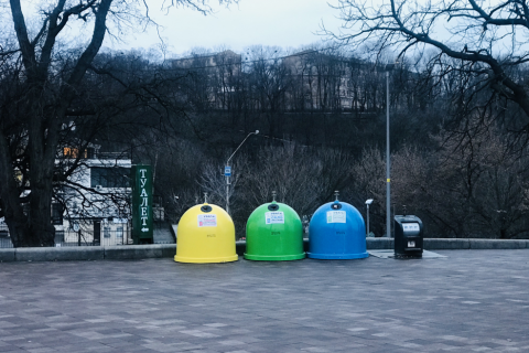 В центре Киева установили 55 новых контейнеров для раздельного сбора мусора