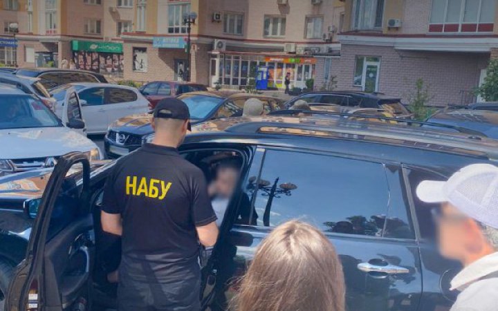 Правоохоронці повідомили про викриття корупційної схеми на закупівлі дронів та РЕБ (доповнено)